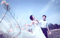 Photoshop调出大气天蓝色外景甜美婚纱照片