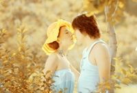 Photoshop调出金黄色树林中的浪漫情侣照片
