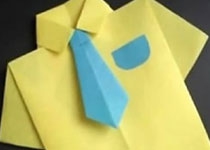 配领带的短袖衬衫折纸 短袖衬衫和领带的折法