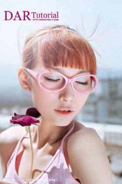 Photoshop打造甜美的淡粉色外景人物图片