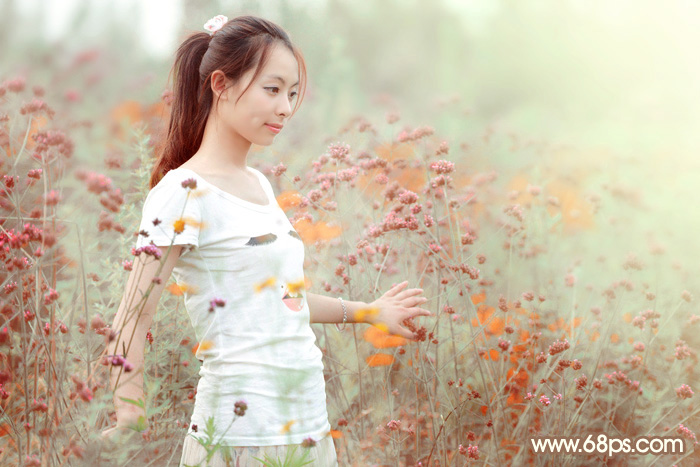 Photoshop给鲜花中的美女加上甜美的淡粉色 素材中国