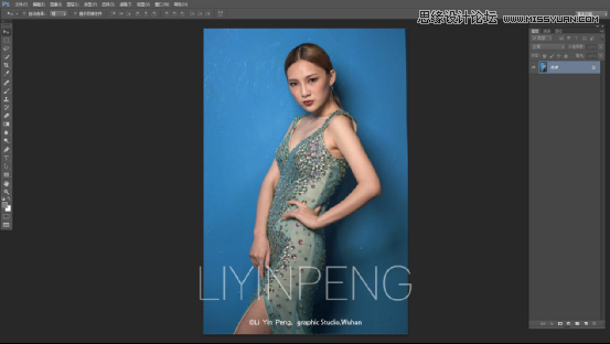 Photoshop调出室内人像照片唯美的时尚大片效果,PS教程,素材中国网