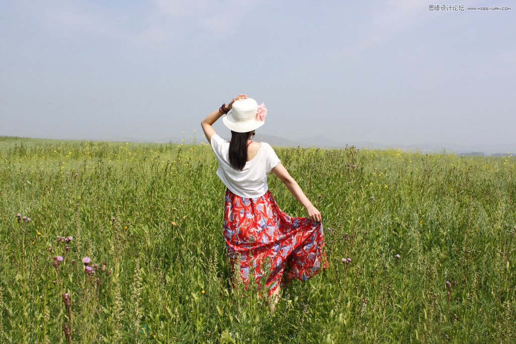 Photoshop给草原上的美女添加夕阳美景效果,PS教程,素材中国网