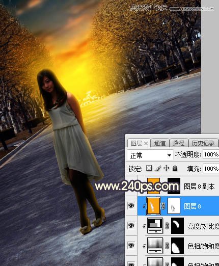 Photoshop调出马路上女孩金色夕阳美景效果,PS教程,素材中国网