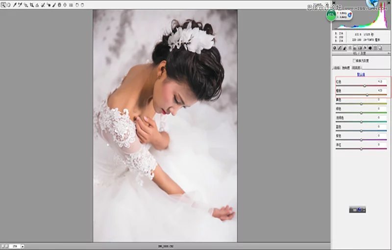 Photoshop给室内婚纱照片添加甜美肤色效果,PS教程,素材中国网
