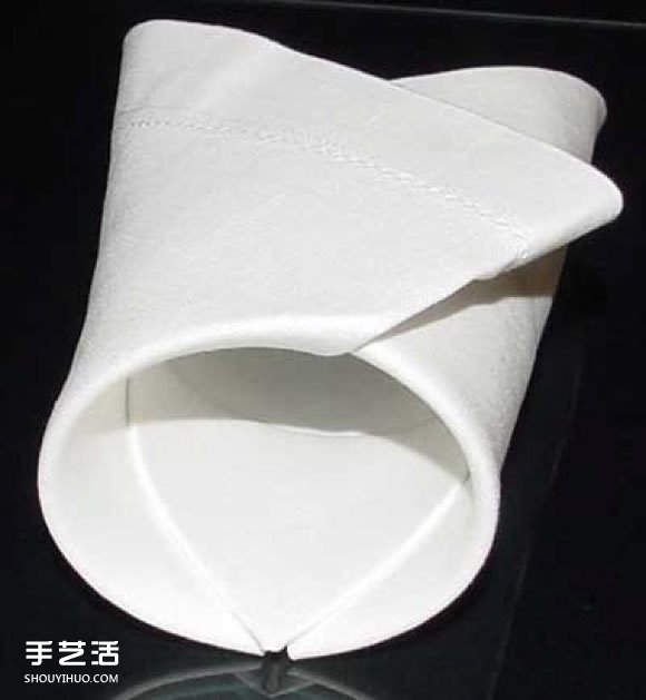 餐巾折叠方法图解简单折出立体的皇冠