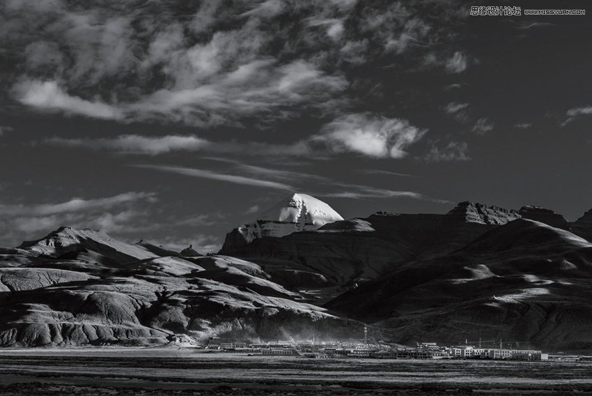 Photoshop把风景照片转成高质量黑白艺术效果,PS教程,素材中国网