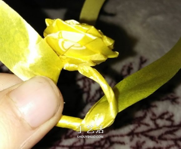 丝带折玫瑰花戒指图解怎么折丝带玫瑰戒指