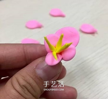 想念起了春天 用超轻粘土手工制作美丽的桃花 -  