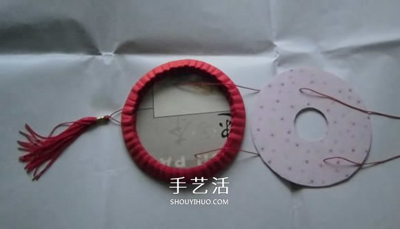 用纸怎么折花灯图解 圆柱形纸宫灯制作方法 -  