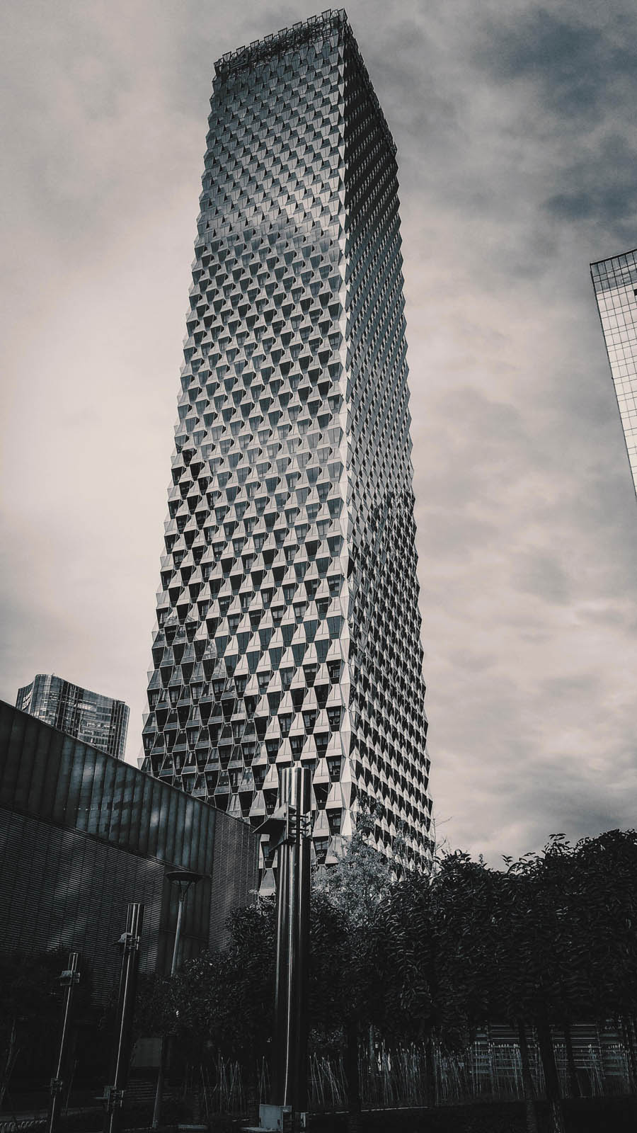 立体建筑：用PS制作3D立柱风格的高楼大厦,PS教程,素材中国网